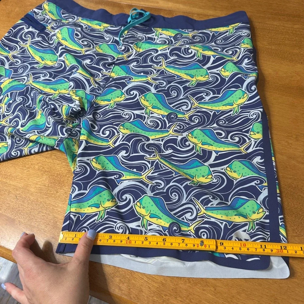 Vineyard Vines Mens 38 Board Shorts Dolphin Fish Performance Swim Trunks Pockets